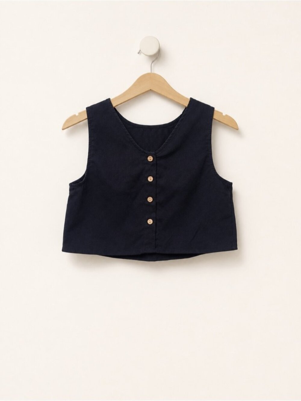 Button-Front Cropped Tank Top - Picture 6 of 6